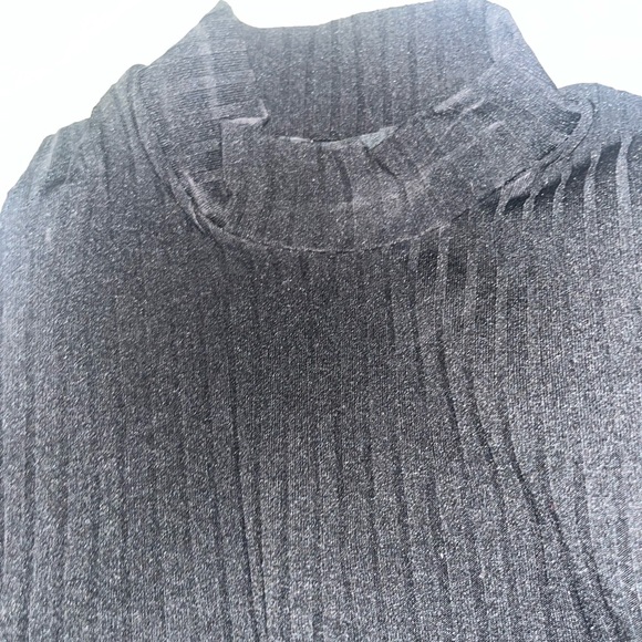 prettylittlething open sides black mock neck top - Picture 2 of 6